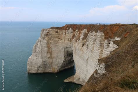 Vue panoramique de la falaise de calcaire à Yenne