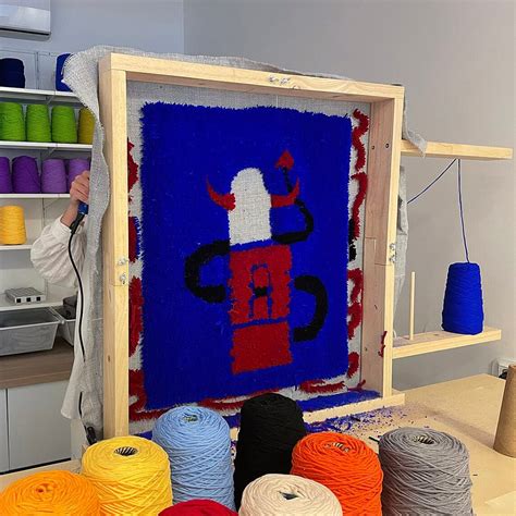 Schéma technique illustrant le processus d'extrusion et de tufting du gazon synthétique