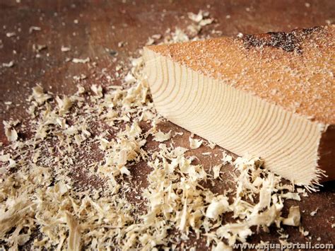 Exemple d'objets décoratifs fabriqués à partir d'un mélange de sciure et de résine