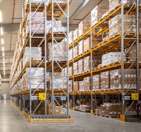 Vue d'ensemble des installations de production et zones de stockage