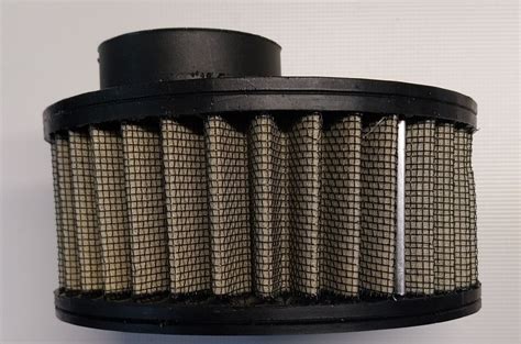 Vue rapprochée du système de filtre à air haute performance utilisé sur les débroussailleuses Shindaiwa
