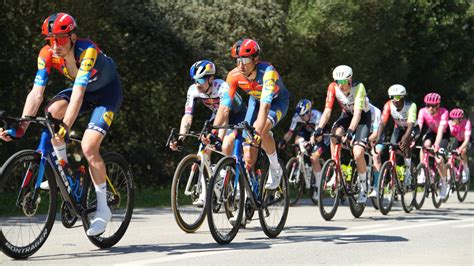 Cycliste s'entraînant sur des pentes