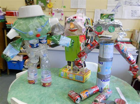 Enfants participant à un atelier sur le recyclage