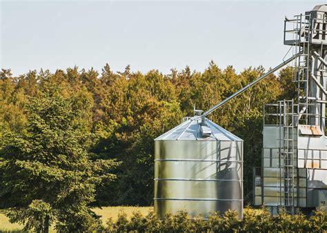 Image d'un silo à grains avec des mesures de prévention contre les moisissures