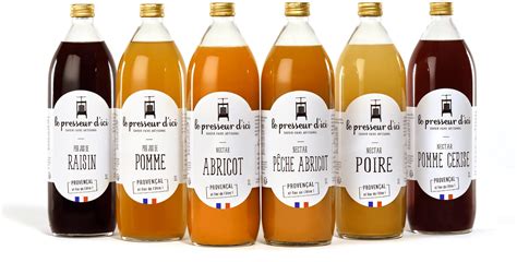 étagère de jus de fruits locaux