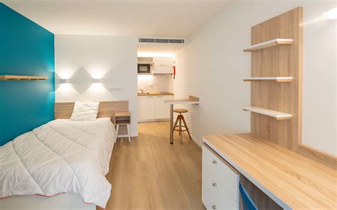 Intérieur d'un appartement type studio avec coin cabine à la Résidence Les Constellations