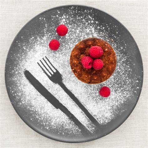 framboisier décoré prêt à être servi