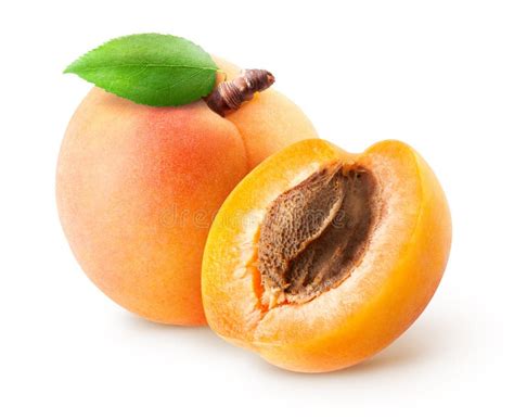 Fruits d'abricot 'Luizet' coupés, montrant la chair orangée