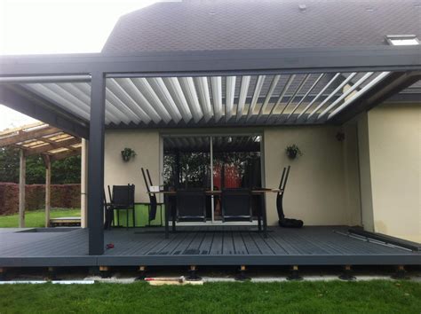 Pergola bioclimatique avec lames orientables