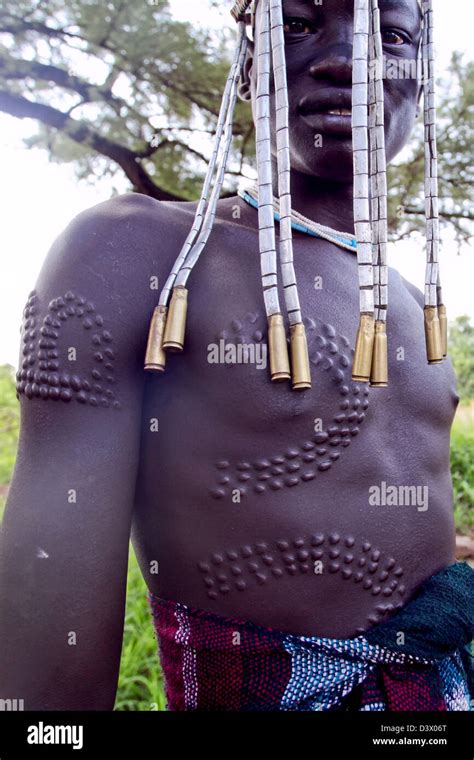 Mursi et scarifications