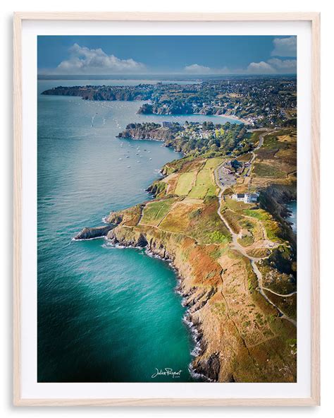Vue aérienne de la côte royannaise avec plages et phares