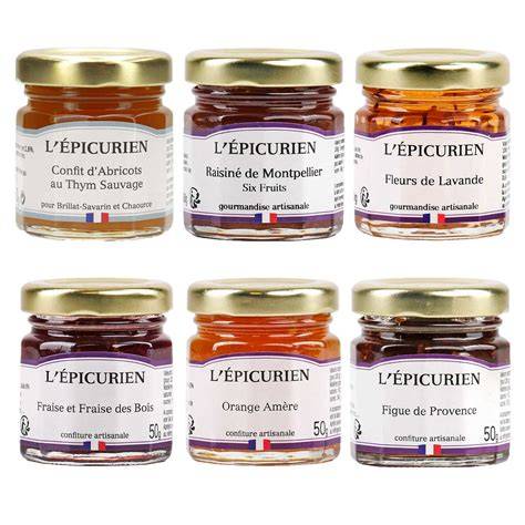 Assortiment de confitures et sirops de fruits sauvages