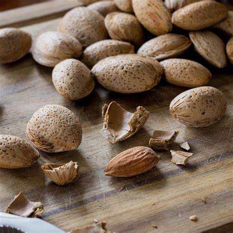 amandes en coque naturelle