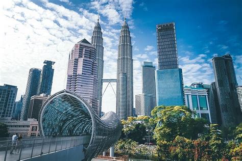 Une vue panoramique de Kuala Lumpur, ville hôte de la 10e Convention Mondiale du Bonsaï