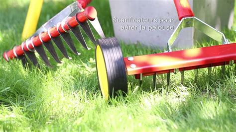 Outil de jardinage pour la scarification d'une pelouse