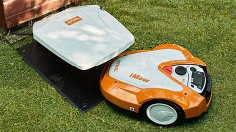 Schéma technique du robot de tonte STIHL RMI 632 C illustrant son plateau de coupe et sa structure interne