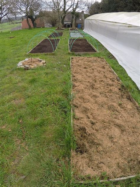 Préparation du sol au potager en fin d'hiver