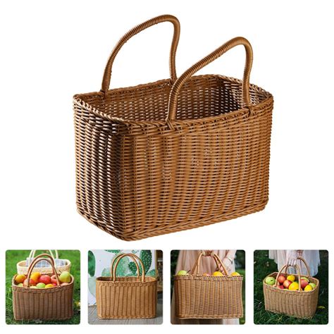 Panier de cueillette ergonomique rempli d'abricots frais