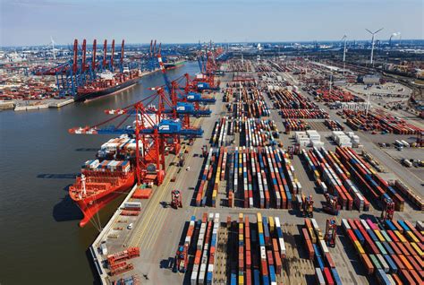 Vue panoramique du port de commerce de Port-la-Nouvelle