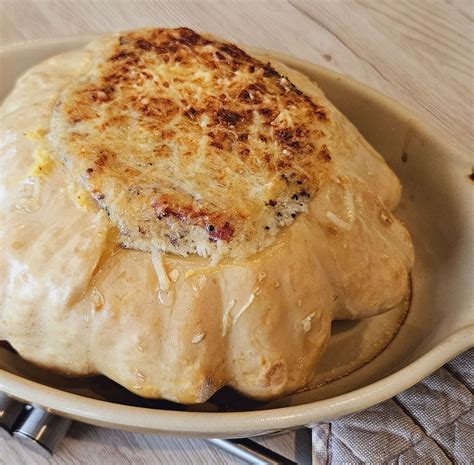 Plat de pâtisson farci prêt à être dégusté