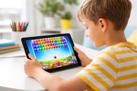 Image d'un enfant jouant au Bubble Shooter sur une tablette