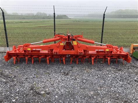 Vue détaillée de la transmission et du boîtier de la herse rotative KUHN HR 3004