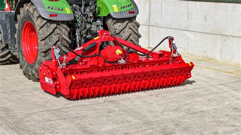 Détail du système de réglage continu des déflecteurs sur une herse rotative KUHN