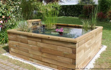 Exemple de structure de bassin en bois pour balcon