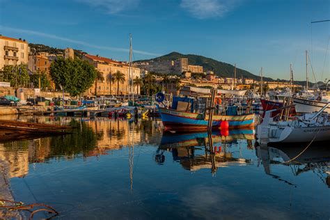 Paysage d'Ajaccio avec le port