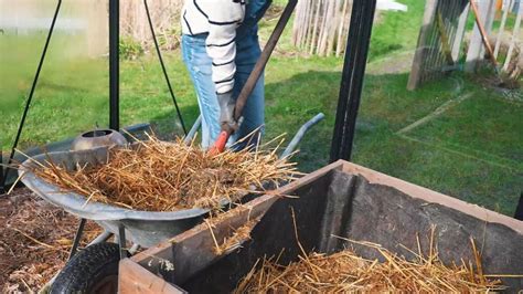 Schéma de construction d'une couche chaude avec du fumier de cheval