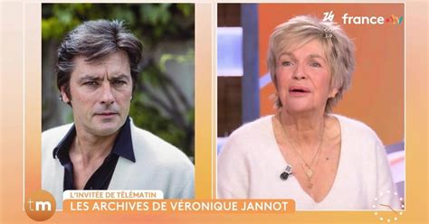 Véronique Jannot dans le rôle de Joëlle Mazart avec sa célèbre cafetière