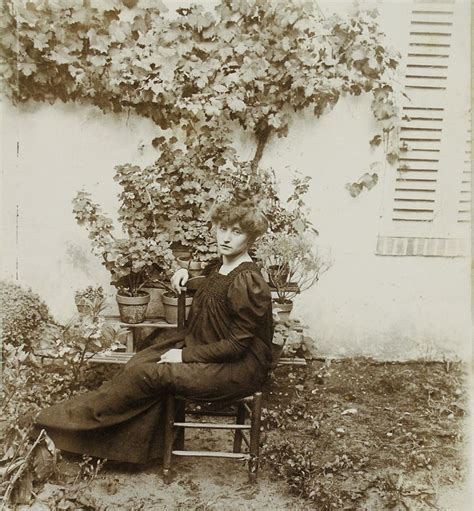 Colette enfant dans la nature