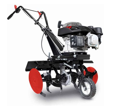 Motobineuse puissante travaillant un sol argileux