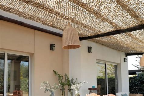 filet de camouflage lierre sur une pergola