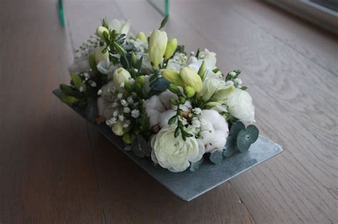 Composition florale avec des renoncules
