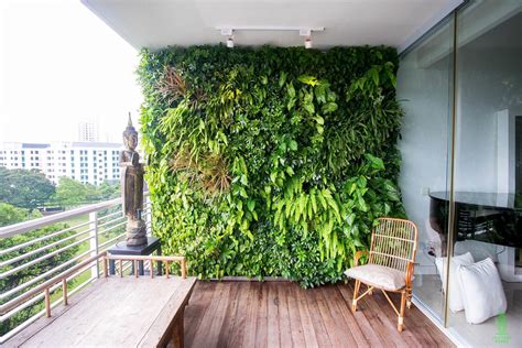 Exemple de mur végétal artificiel sur un balcon bordelais