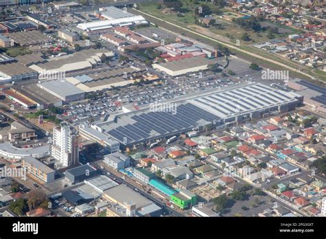 Vue aérienne typique d'une zone urbaine mixte à Sevran