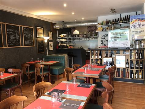 Vue générale de l'activité de restauration traditionnelle et pizzeria