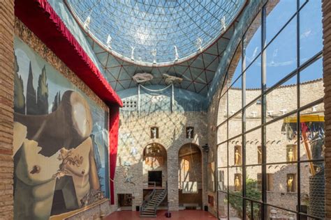 Intérieur du Théâtre-Musée Dalí