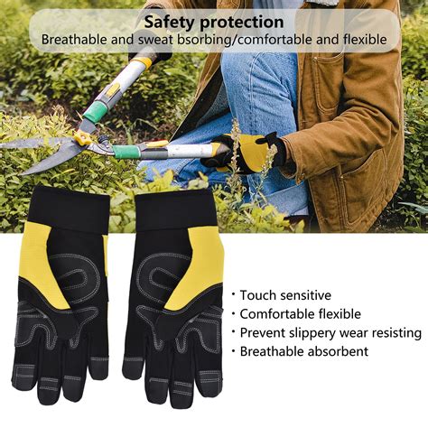 Outils de jardinage pour l'entretien du lierre (sécateur, gants)