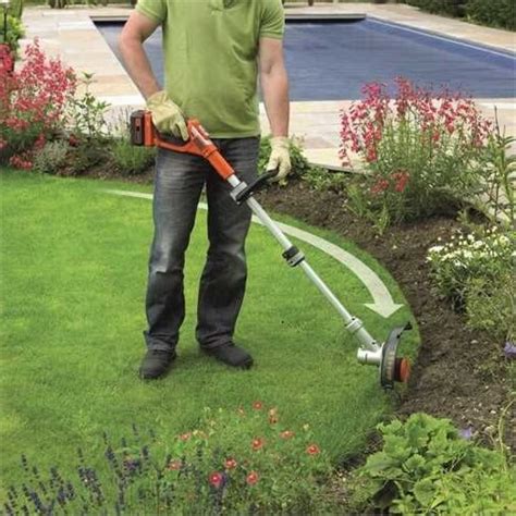 Image d'un coupe-bordure en action