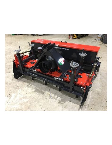 Herse rotative combinée à un semoir