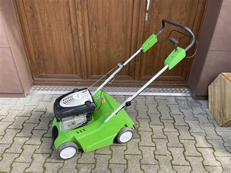 Photo comparative des scarificateurs VIKING LE 540 (électrique) et LB 540 (thermique).