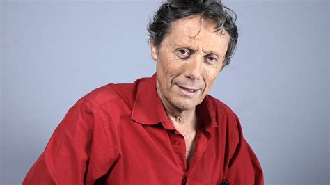 Antoine de Maximy rencontrant des locaux en Corée du Sud