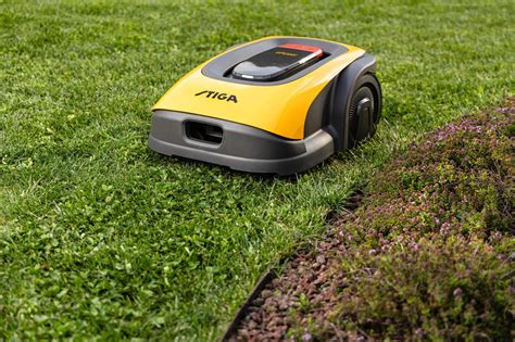 Base de recharge d'un robot tondeuse Stiga