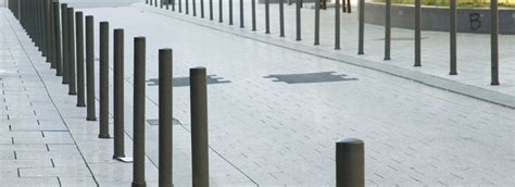 Potelets dans un environnement urbain