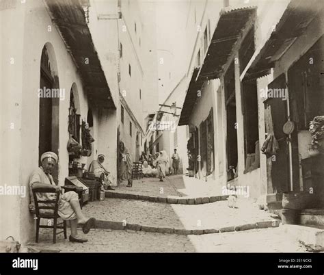 Photographie d'une rue d'Alger au 19ème siècle