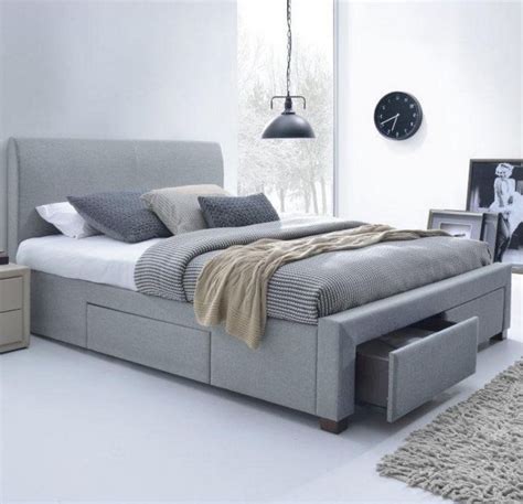 Chambre grise et blanche