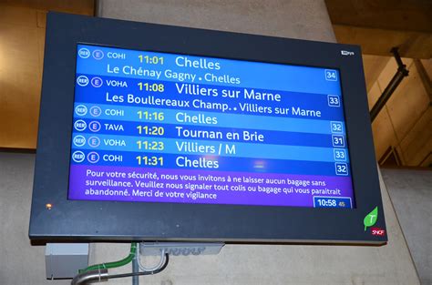 Panneau d'information des départs en temps réel à la gare de Figueres-Vilafant