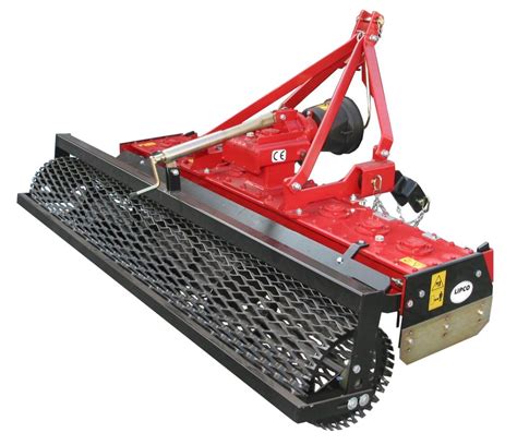 Micro-tracteur avec herse rotative attachée